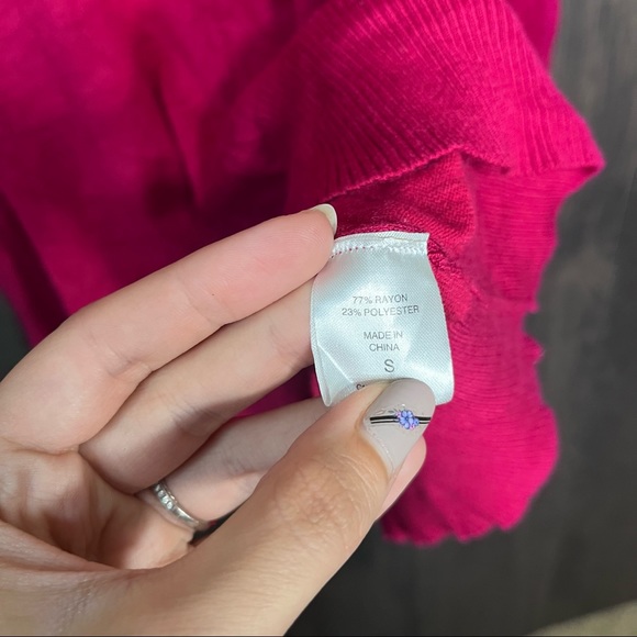 '🌼3/$30🌼New York & Company Pink Cowl Neck Cold Shoulder Sweater Size Small - Picture 14 of 16